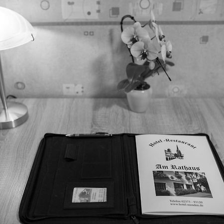 Hotel Am Rathaus Менден Екстериор снимка