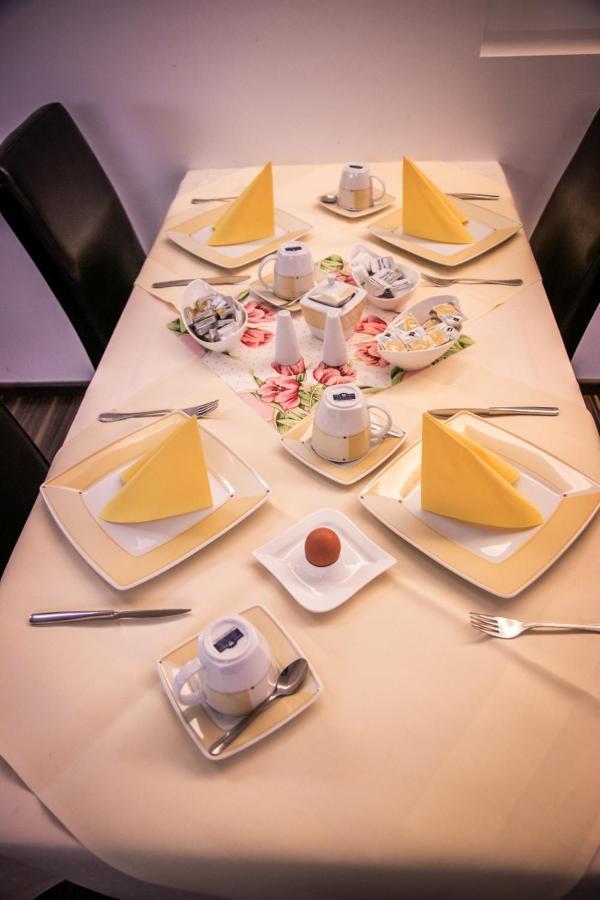 Hotel Am Rathaus Менден Екстериор снимка