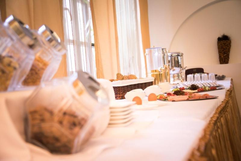 Hotel Am Rathaus Менден Екстериор снимка