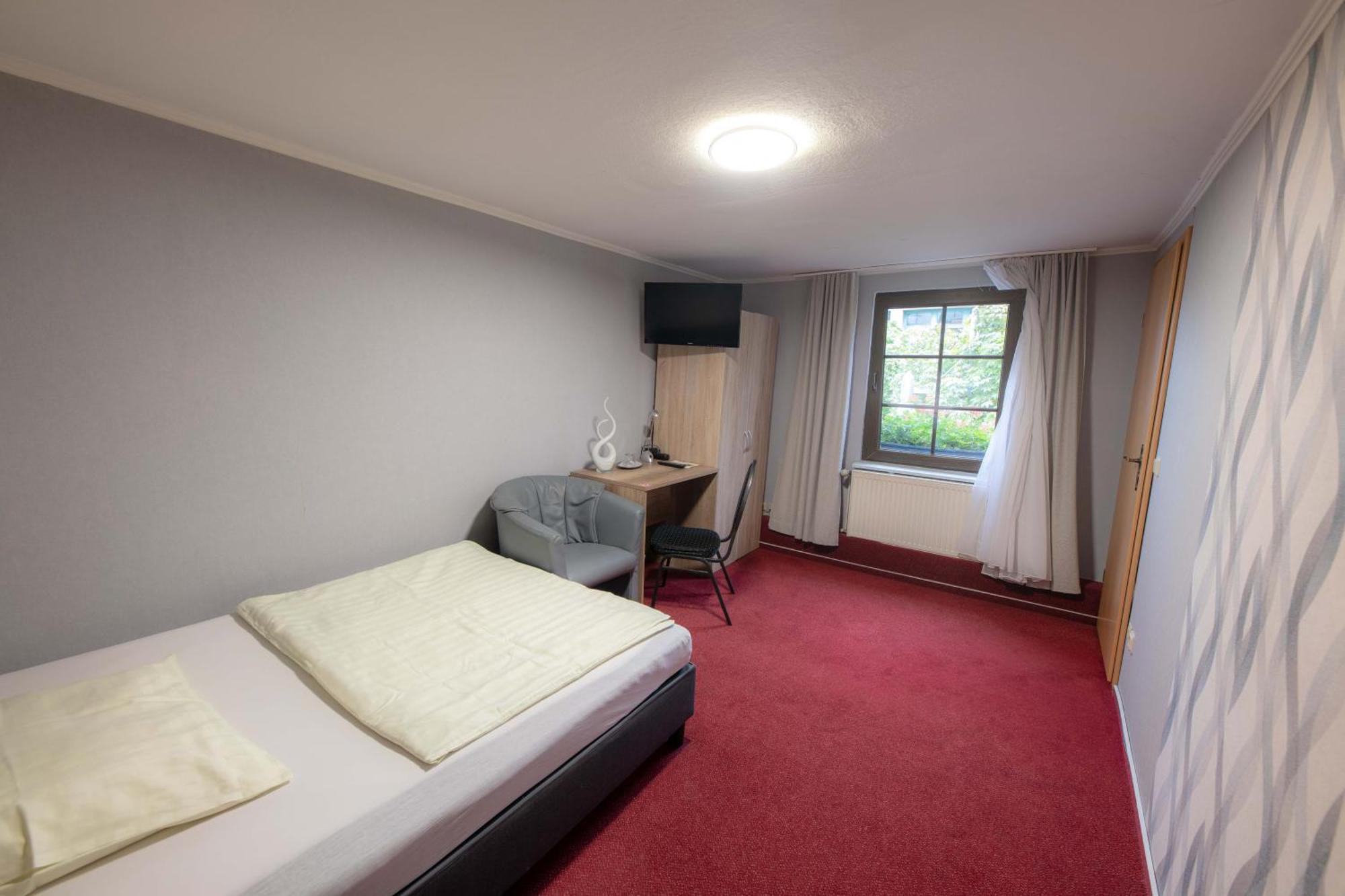 Hotel Am Rathaus Менден Екстериор снимка