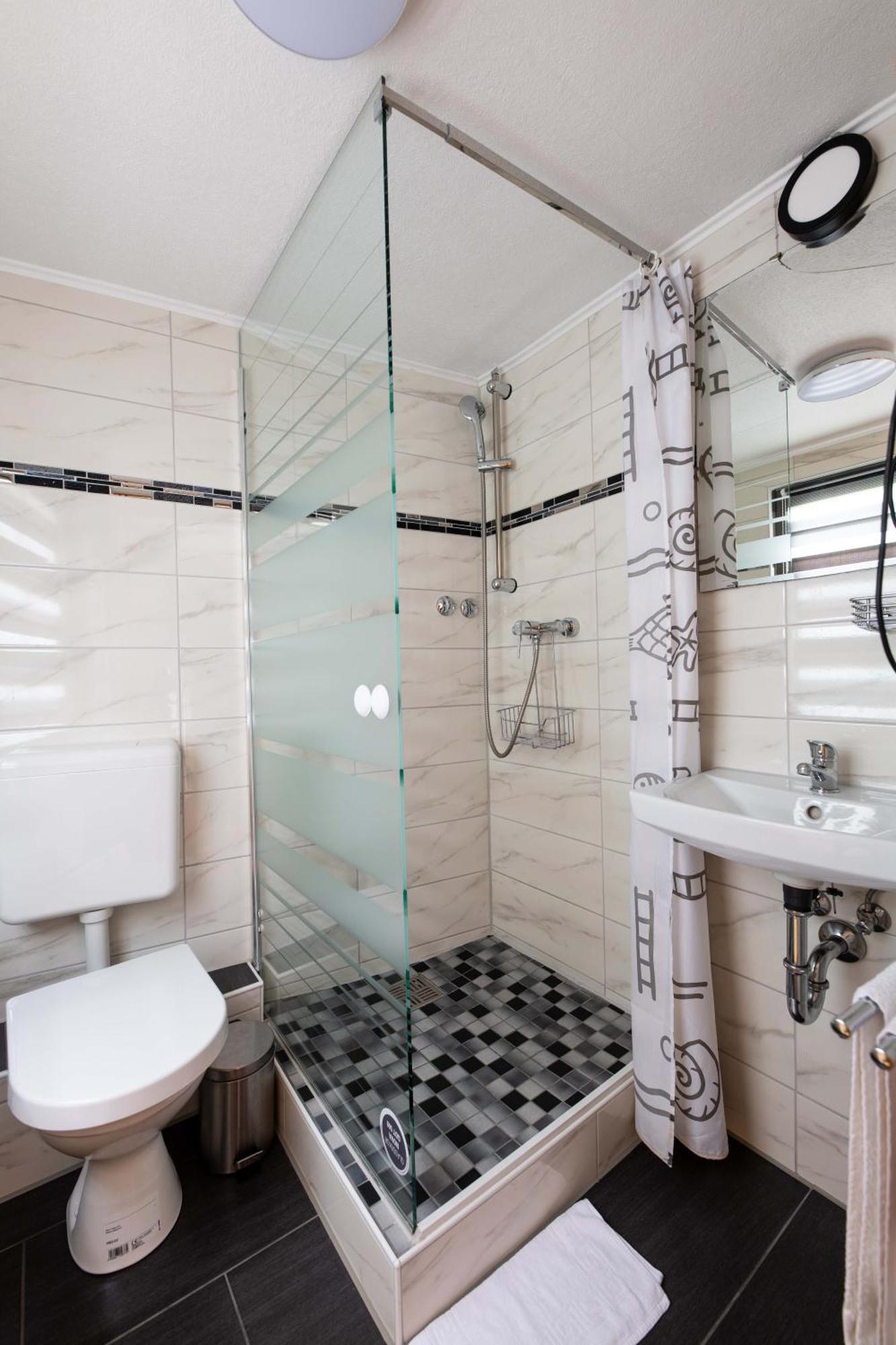 Hotel Am Rathaus Менден Екстериор снимка