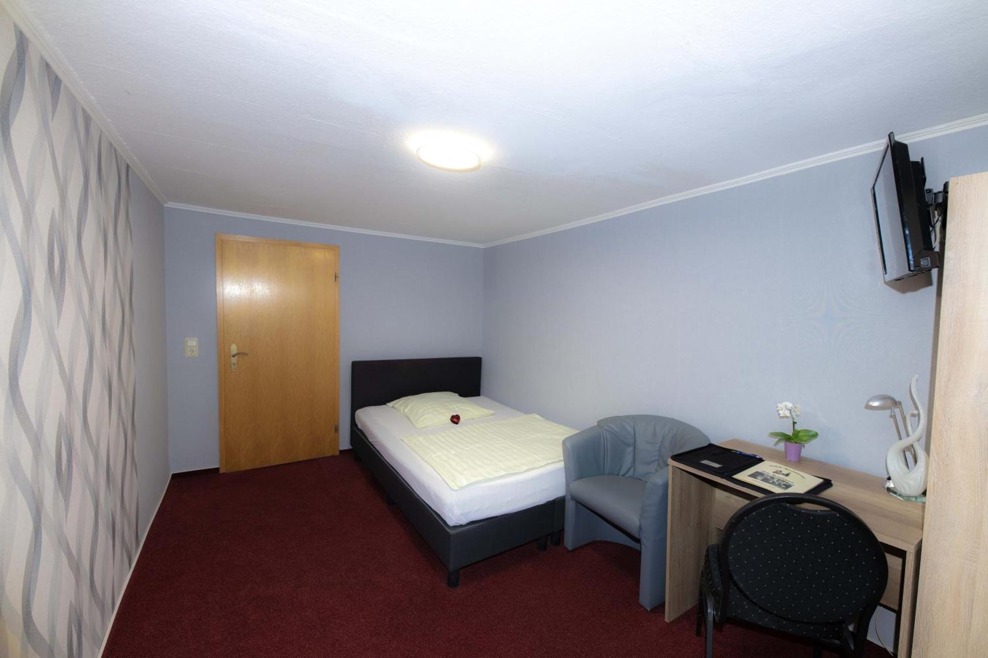 Hotel Am Rathaus Менден Екстериор снимка