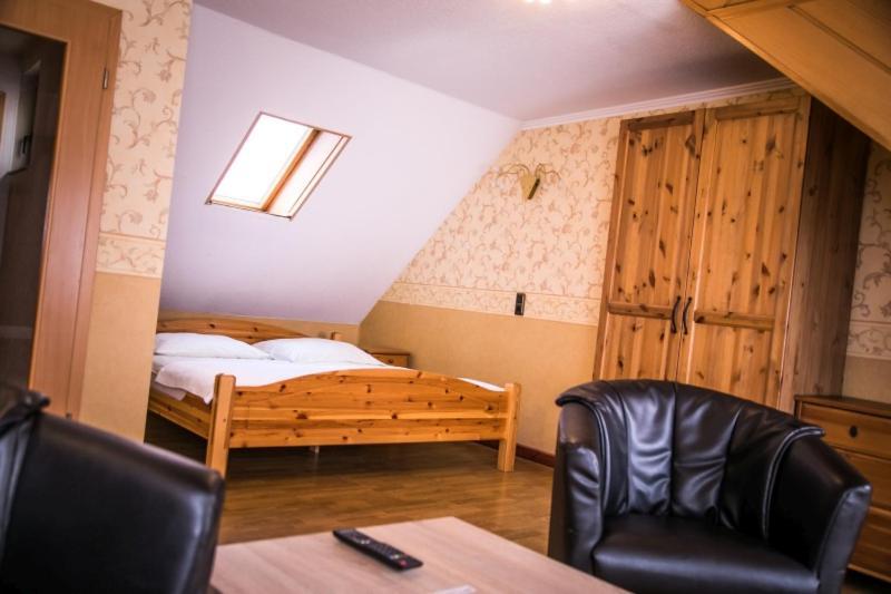 Hotel Am Rathaus Менден Екстериор снимка