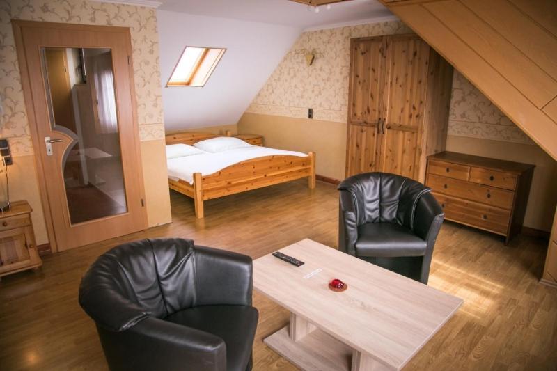 Hotel Am Rathaus Менден Екстериор снимка