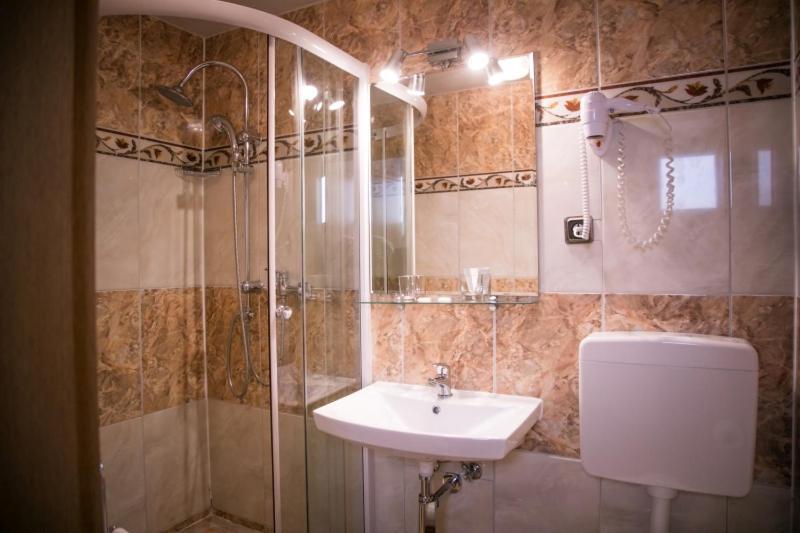 Hotel Am Rathaus Менден Екстериор снимка