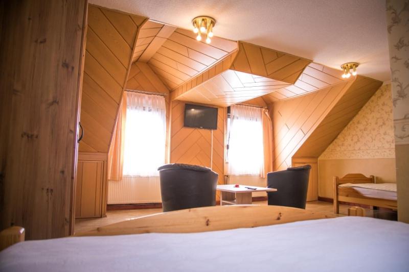 Hotel Am Rathaus Менден Екстериор снимка